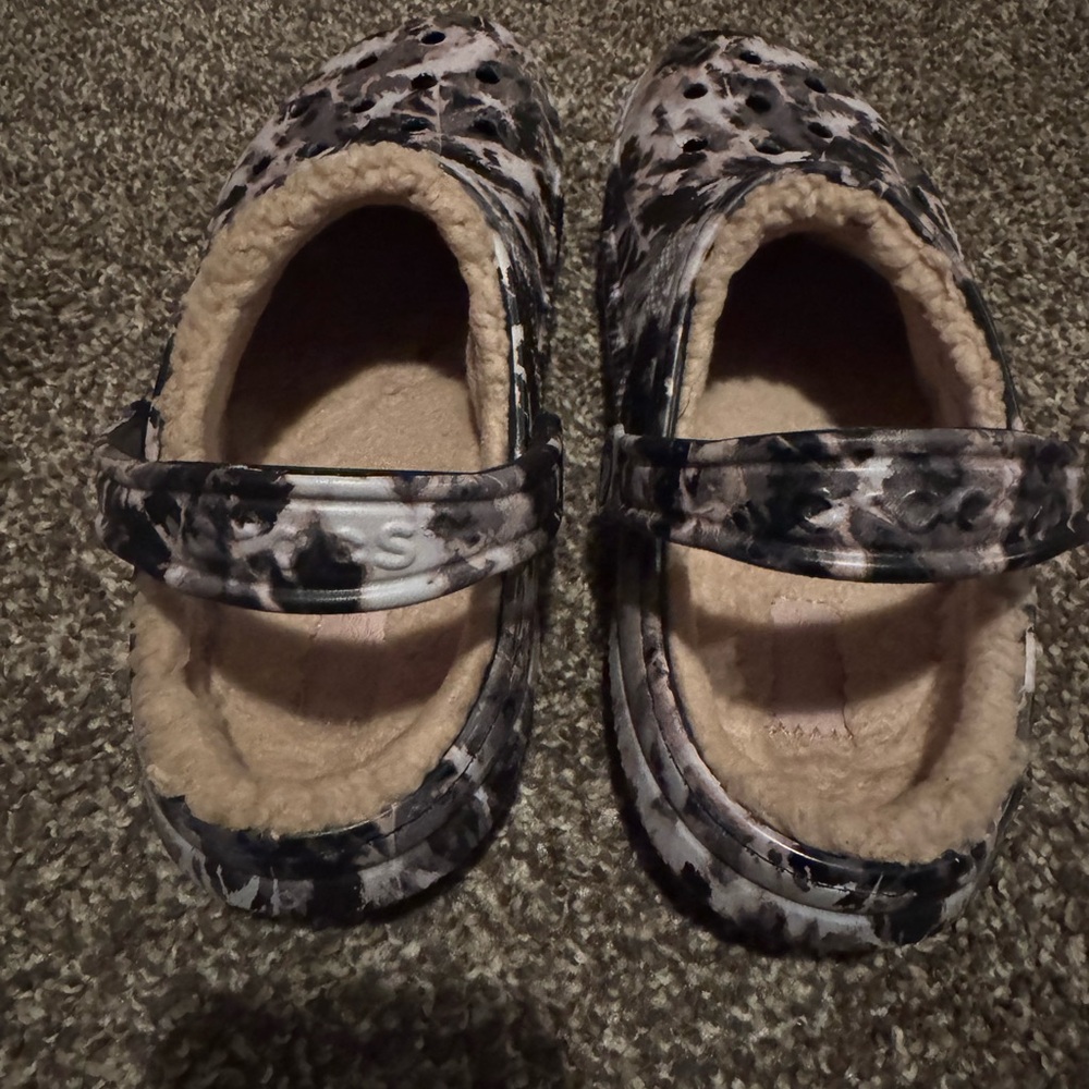 Crocs Marble-Patterned Lined Clogs In Black And C… - image 2